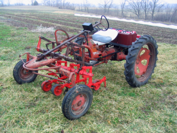 Allis Chalmers G converted to electric