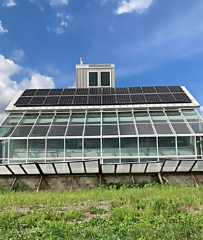 This passive solar greenhouse on Gib’s Farm in Pennsylvania includes a thermal mass wall, steep-anglesouth-facing glazing, and a solar chimney for airflow and cooling in hot weather.